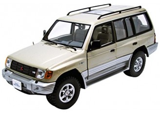 Mitsubishi Pajero Beige